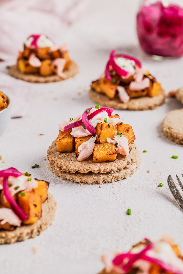 Gluten- Free Oat Cakes With Miso Roast Pumpkin, Hot Smoked Salmon & Pickled Onion {GF, DF Nut & Egg Free Option} | The Whimsical Wife